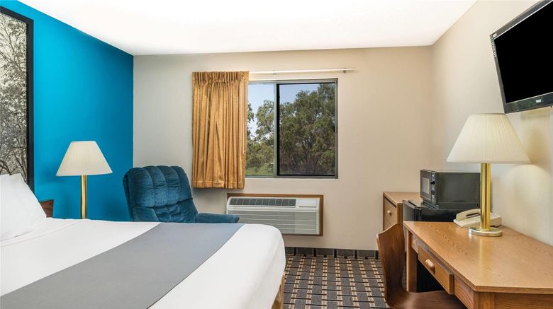 <b>Super 8 Lincoln West Room</b>. Images powered by <a href="https://iceportal.shijigroup.com/" title="IcePortal" target="_blank">IcePortal</a>.