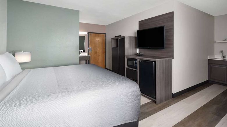 <b>Super 8 Columbus Suite</b>. Images powered by <a href="https://iceportal.shijigroup.com/" title="IcePortal" target="_blank">IcePortal</a>.