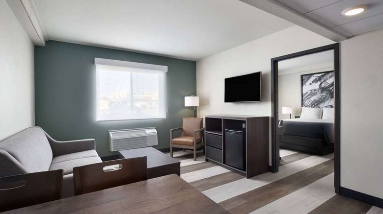 <b>Super 8 Columbus Suite</b>. Images powered by <a href="https://iceportal.shijigroup.com/" title="IcePortal" target="_blank">IcePortal</a>.