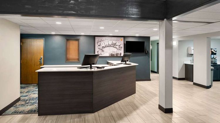 Super 8 Columbus Lobby