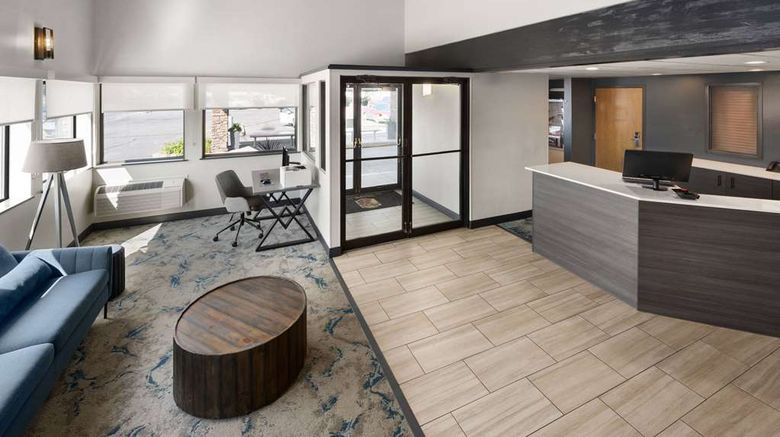 <b>Super 8 Columbus Lobby</b>. Images powered by <a href="https://iceportal.shijigroup.com/" title="IcePortal" target="_blank">IcePortal</a>.