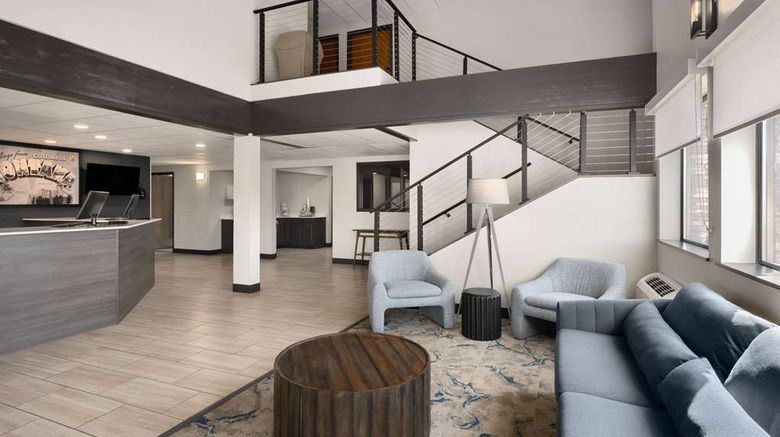 <b>Super 8 Columbus Lobby</b>. Images powered by <a href="https://iceportal.shijigroup.com/" title="IcePortal" target="_blank">IcePortal</a>.