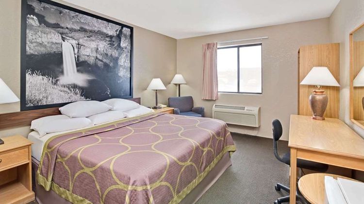 Super 8 Spokane/West Room