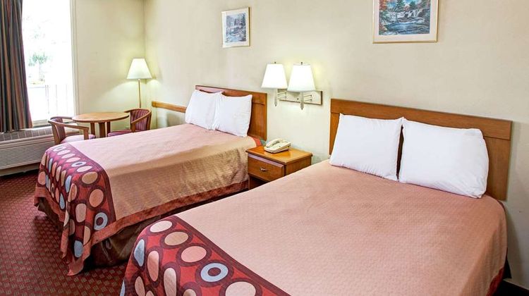Super 8 Walterboro Room