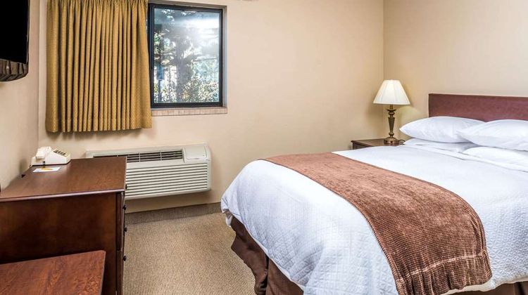 Super 8 St. Regis Suite