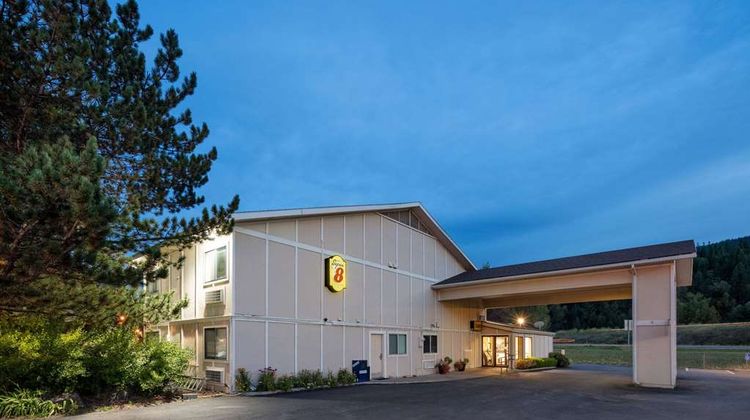 Super 8 St. Regis Exterior