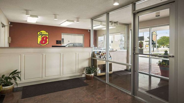 Super 8 Meridian Lobby