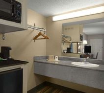 Super 8 Meridian Room