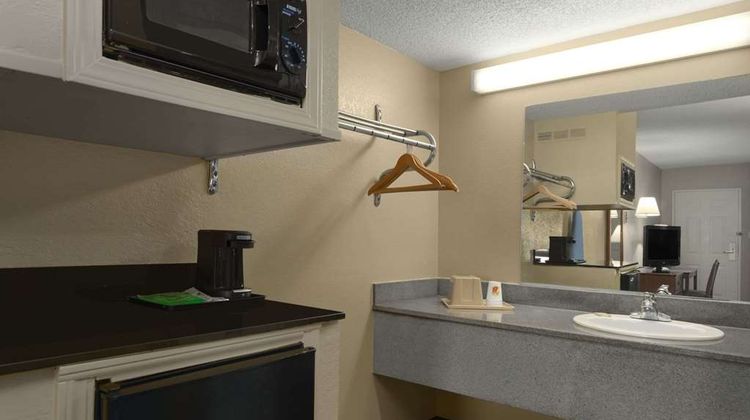 Super 8 Meridian Room