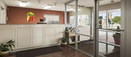 Super 8 Meridian Lobby