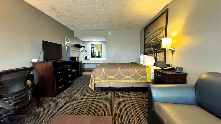 Super 8 Meridian Room