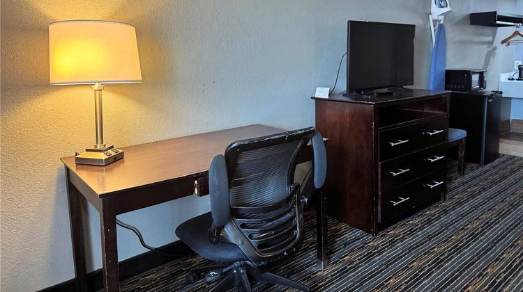Super 8 Meridian Room