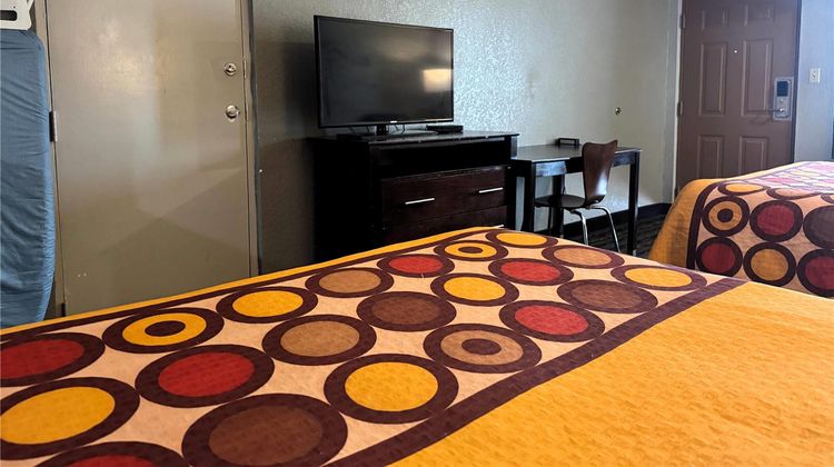 Super 8 Meridian Room