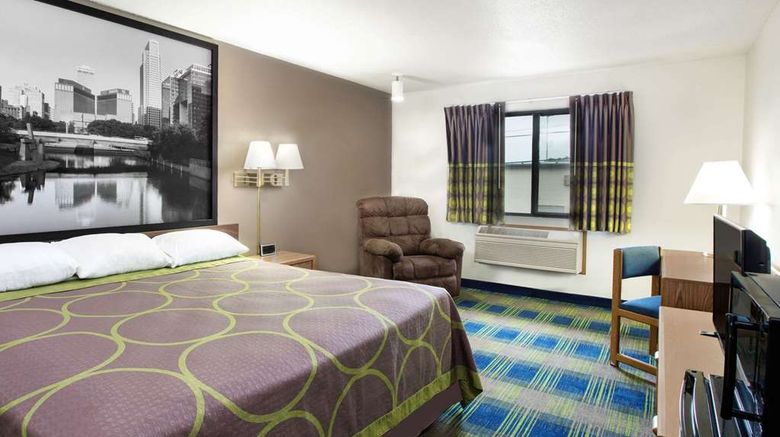 <b>Super 8 Columbus Room</b>. Images powered by <a href="https://iceportal.shijigroup.com/" title="IcePortal" target="_blank">IcePortal</a>.