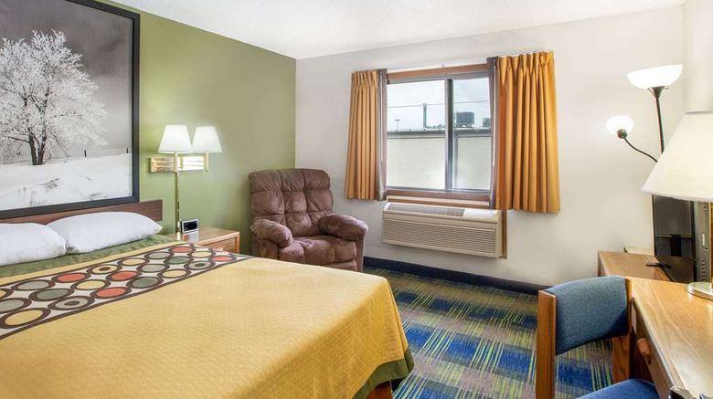 <b>Super 8 Columbus Room</b>. Images powered by <a href="https://iceportal.shijigroup.com/" title="IcePortal" target="_blank">IcePortal</a>.