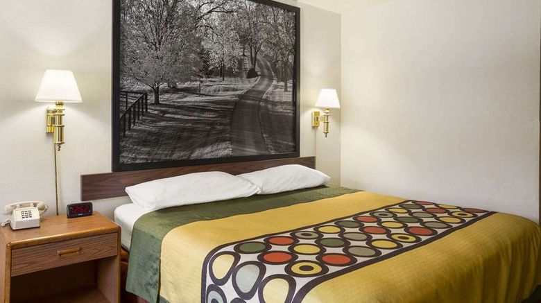 <b>Super 8 Prestonsburg Room</b>. Images powered by <a href="https://iceportal.shijigroup.com/" title="IcePortal" target="_blank">IcePortal</a>.