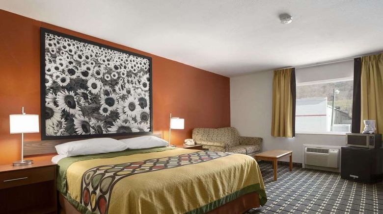 <b>Super 8 Prestonsburg Room</b>. Images powered by <a href="https://iceportal.shijigroup.com/" title="IcePortal" target="_blank">IcePortal</a>.