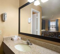 Super 8 Henryetta Room