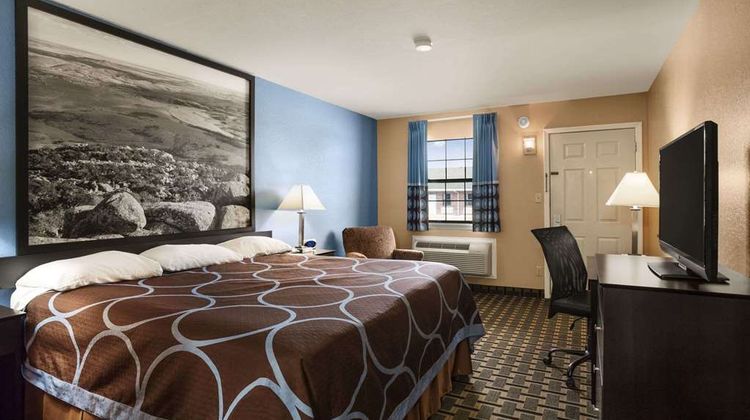 Super 8 Henryetta Room