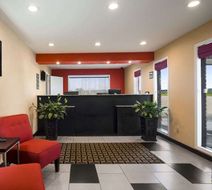 Super 8 Henryetta Lobby