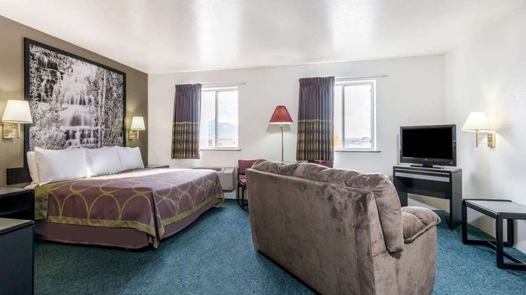 Super 8 Missoula/Reserve St. Suite