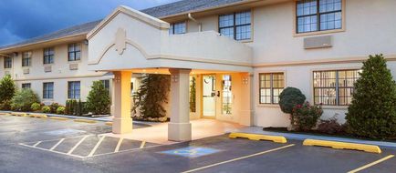 Super 8  Sulphur Exterior