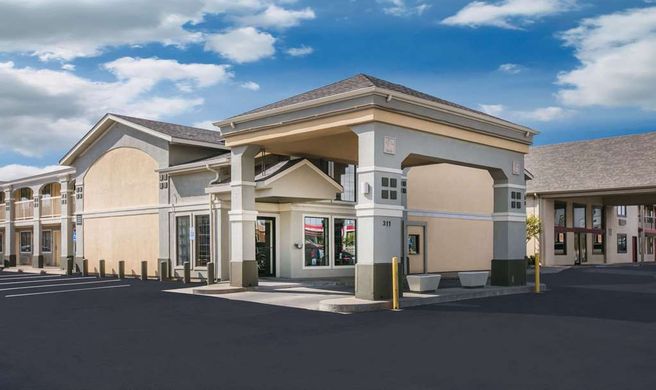 Super 8 Oklahoma Airport Exterior
