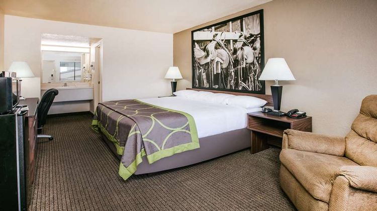 Super 8 Oklahoma Airport Room
