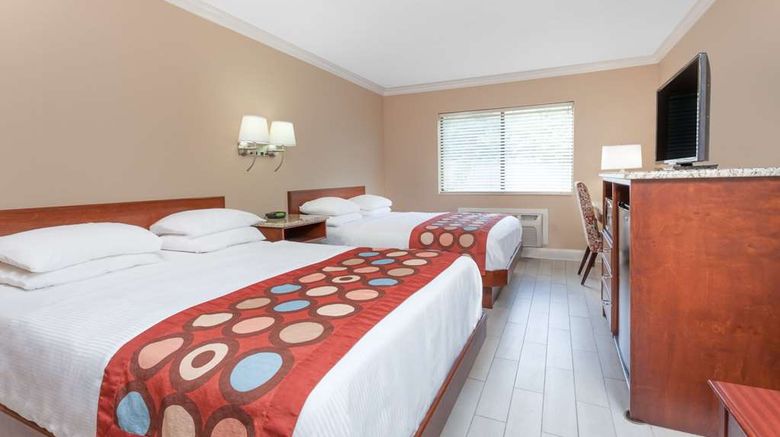 <b>Super 8 Owensboro Room</b>. Images powered by <a href="https://iceportal.shijigroup.com/" title="IcePortal" target="_blank">IcePortal</a>.