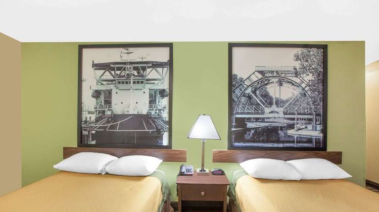Super 8 Natchitoches Room