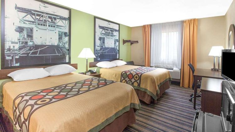 Super 8 Natchitoches Room