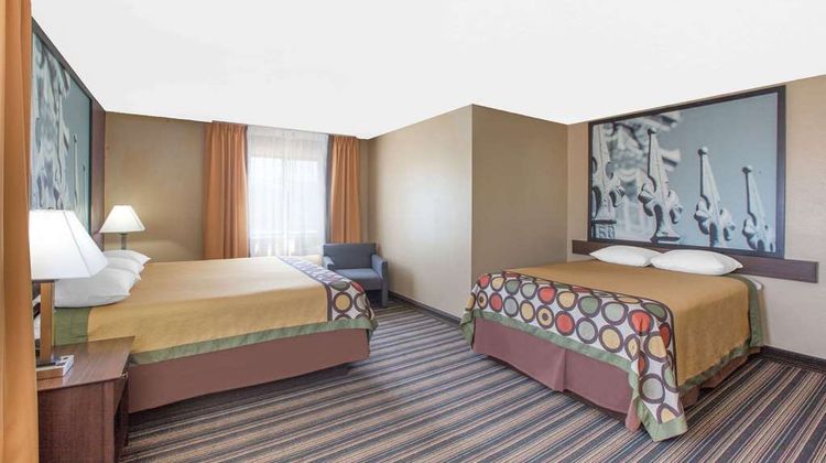 Super 8 Natchitoches Suite