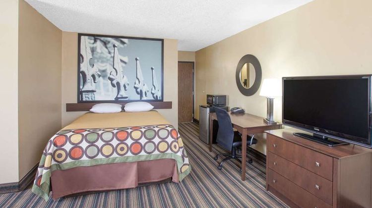 Super 8 Natchitoches Suite