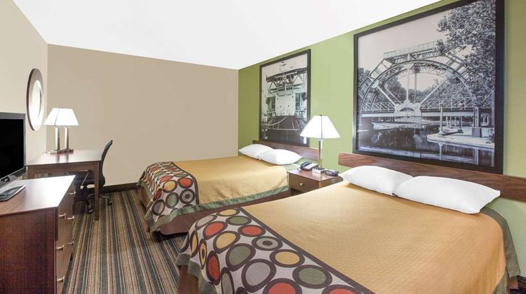 Super 8 Natchitoches Room