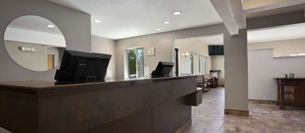 Super 8 Pocatello Lobby
