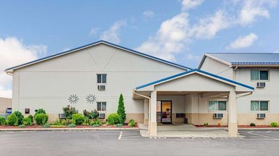 Super 8 by Wyndham Emerson Ave