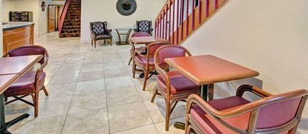 Super 8 by Wyndham Emerson Ave Lobby