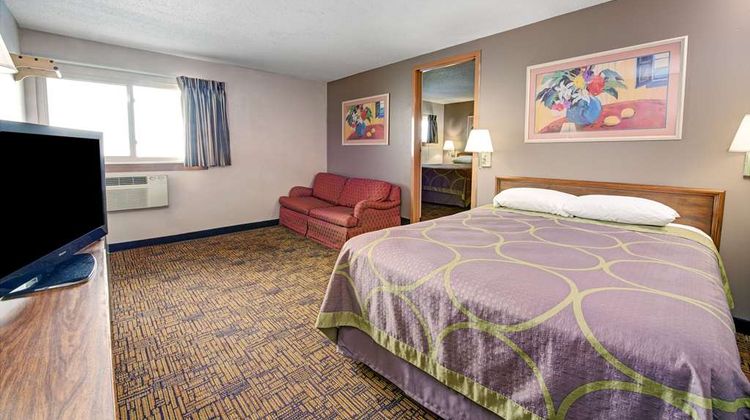 Super 8 by Wyndham Emerson Ave Suite