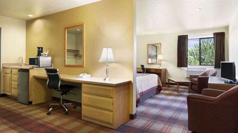 <b>Super 8 Kennewick Suite</b>. Images powered by <a href="https://iceportal.shijigroup.com/" title="IcePortal" target="_blank">IcePortal</a>.