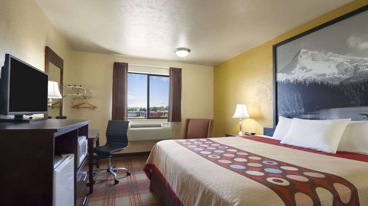 Super 8 Kennewick Room