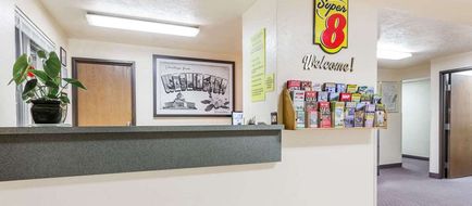Super 8 Shelton Lobby