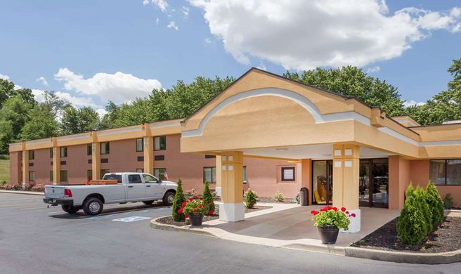 Super 8 Logansport Exterior