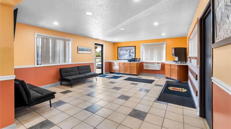 <b>Super 8 Dumfries/Quantico Lobby</b>. Images powered by <a href="https://iceportal.shijigroup.com/" title="IcePortal" target="_blank">IcePortal</a>.