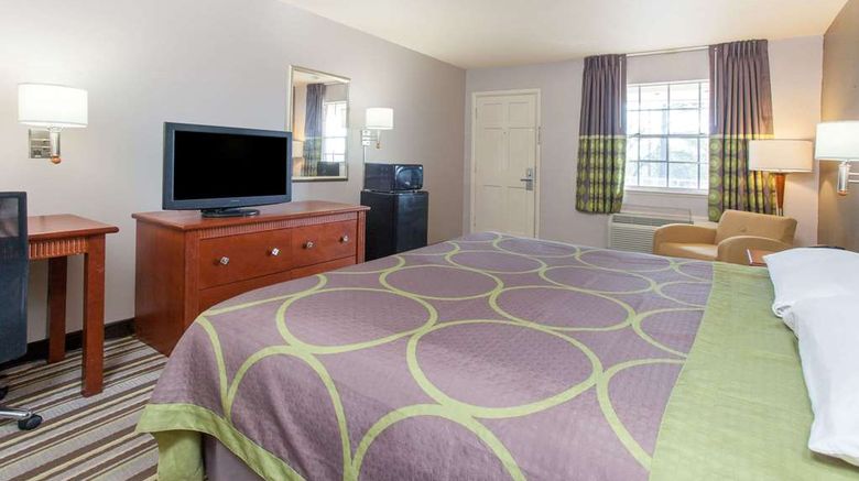 <b>Super 8 Monroe West Room</b>. Images powered by <a href="https://iceportal.shijigroup.com/" title="IcePortal" target="_blank">IcePortal</a>.