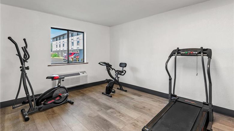 <b>Super 8 Terre Haute Health</b>. Images powered by <a href="https://iceportal.shijigroup.com/" title="IcePortal" target="_blank">IcePortal</a>.