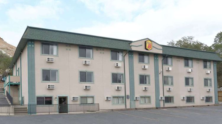 Super 8 Green River Exterior