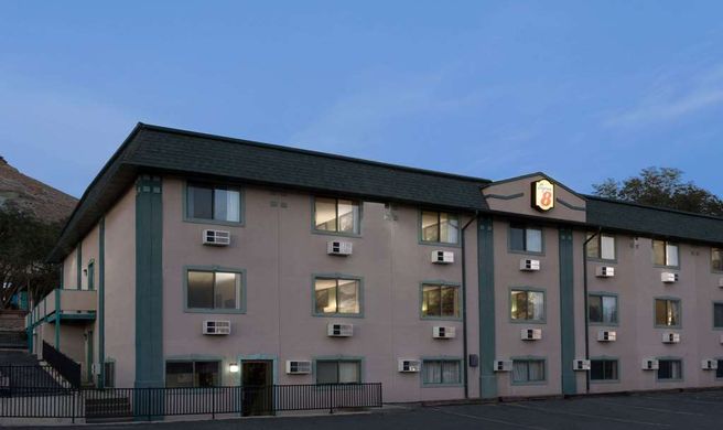 Super 8 Green River Exterior