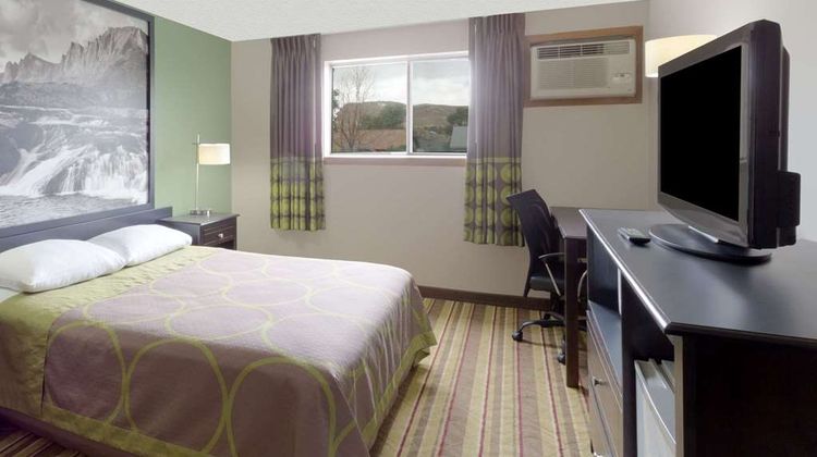 Super 8 Green River Room