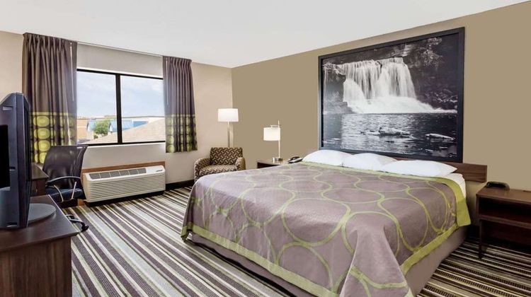 Super 8 Plymouth Room