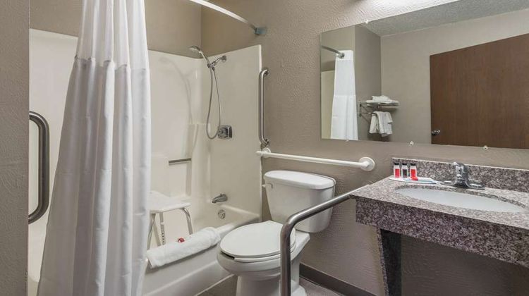 Super 8 Gillette Room